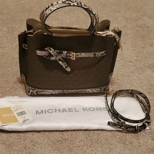 Like new MK bag 15x10x6